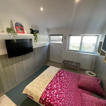 Holiday home Maison Toute Equipee 3 Avec Jardin Calme Et Spa Saint-Malo